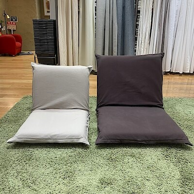 【新宿通り】好みの体勢でくつろげる「座いす」