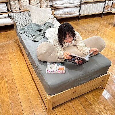 【新宿通り】シンプルな組立て式ベッド「木製ベッド・パイン材突板」