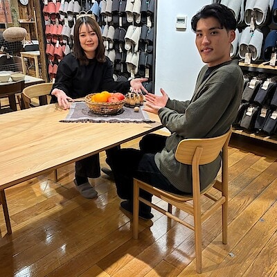 【新宿通り】永く付き合えるチェア「ラウンドチェア・オーク材」