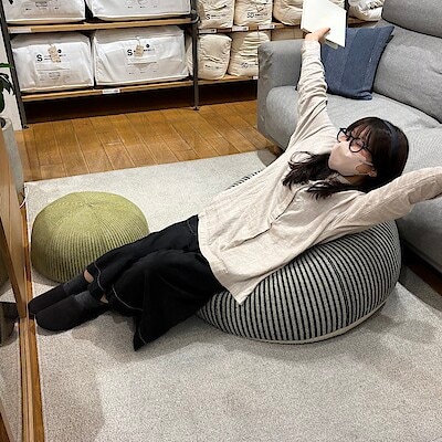 【新宿通り】お部屋を彩るだけじゃない、体をサポートするクッション　IDEE PUUF シリーズ