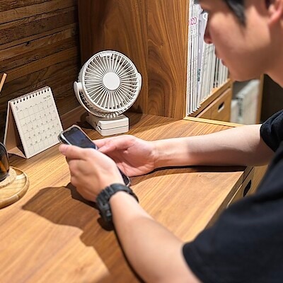 【新宿通り】手軽に風を届ける クリップファンシリーズ