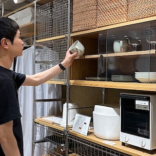 【新宿通り】必要なかたちで、必要な分だけ。ユニットシェルフシリーズ