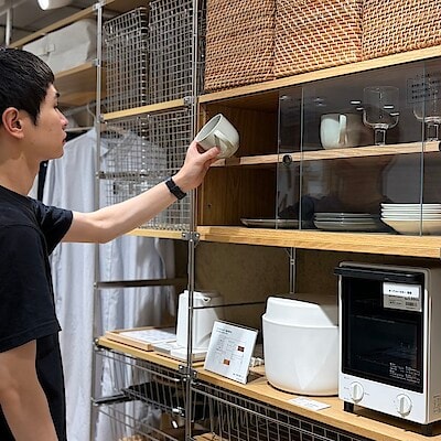 【新宿通り】必要なかたちで、必要な分だけ。ユニットシェルフシリーズ