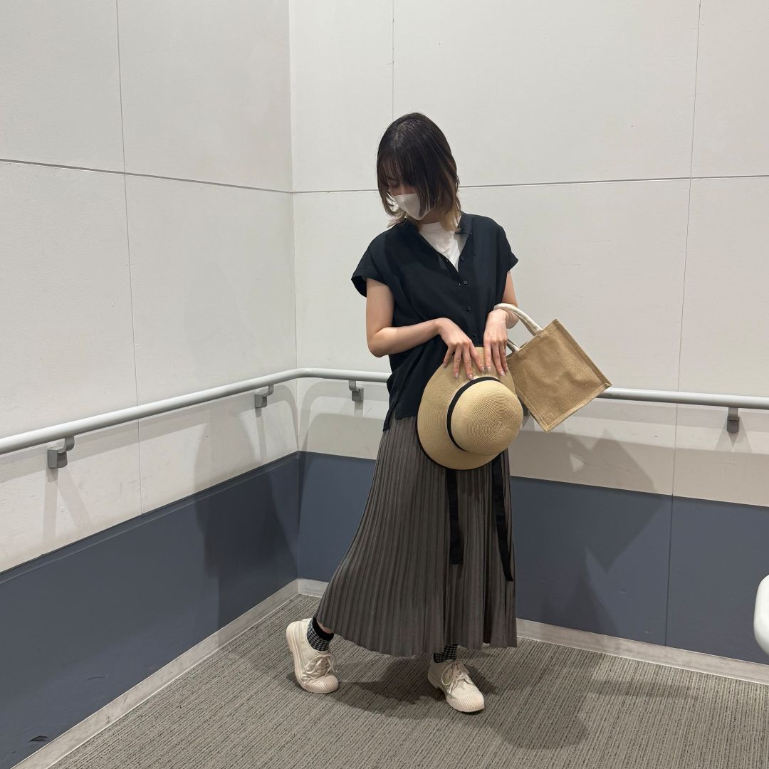 なめらかニットフレアスカート全身