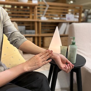 【天満橋京阪シティモール】リラクシングシリーズが新発売｜穏やかなハーバルウッディの香りのトータルケアシリーズ