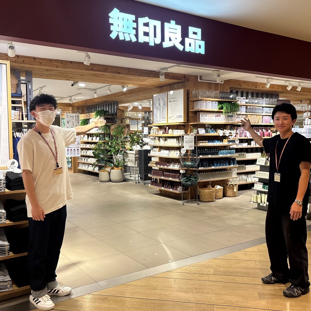 2人が並んでいる写真