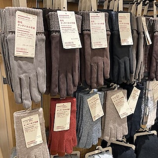 【ピオニウォーク東松山】寒い冬に欲しいあったかい手袋のご紹介