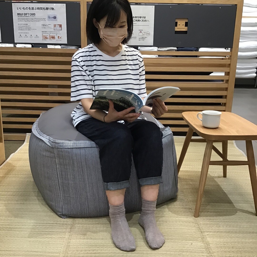 体にフィットするソファ