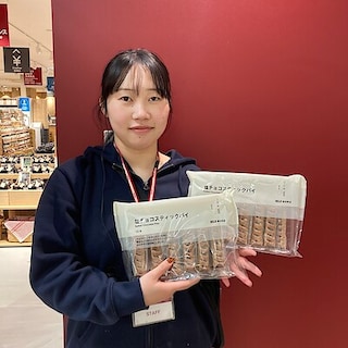 【トキハわさだタウン】塩チョコスティックパイの試食を行います