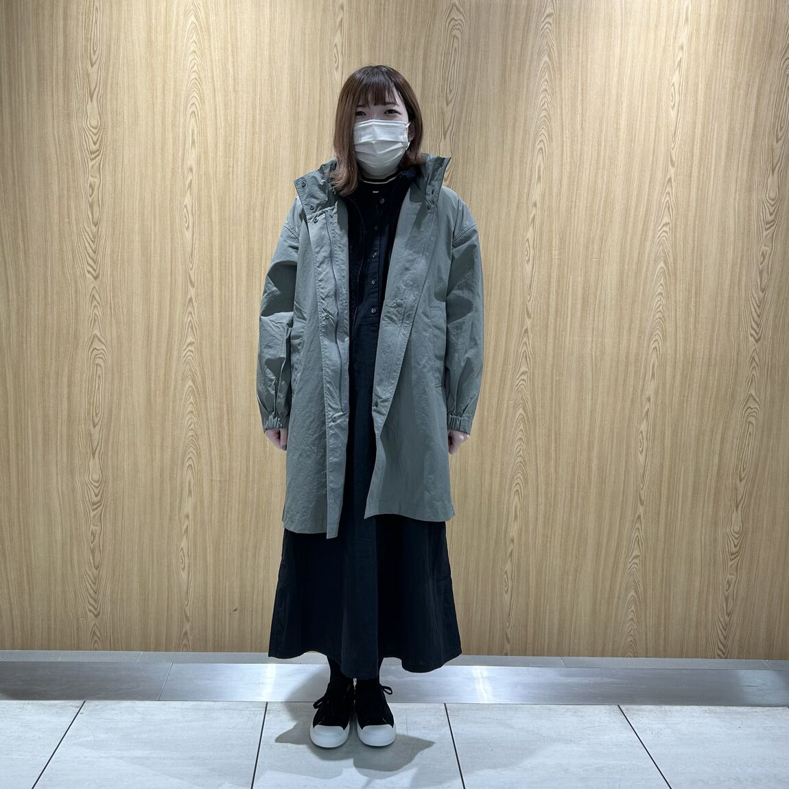 女性スタッフ　長袖ワンピース