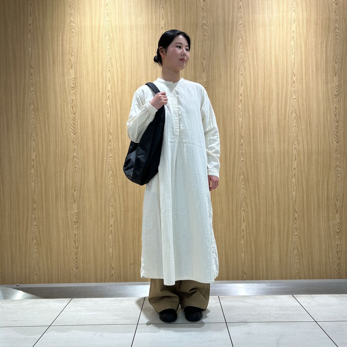 女性スタッフ　長袖ワンピース