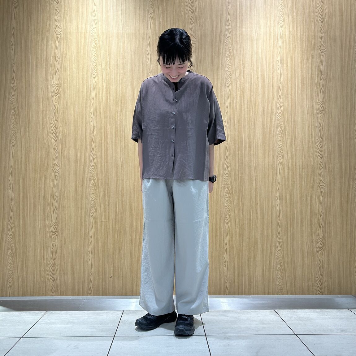 女性スタッフ　半袖布帛Tシャツ