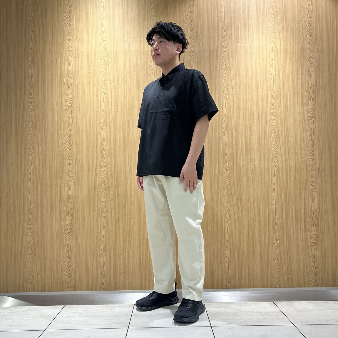 男性スタッフ　半袖布帛ポロシャツ　黒