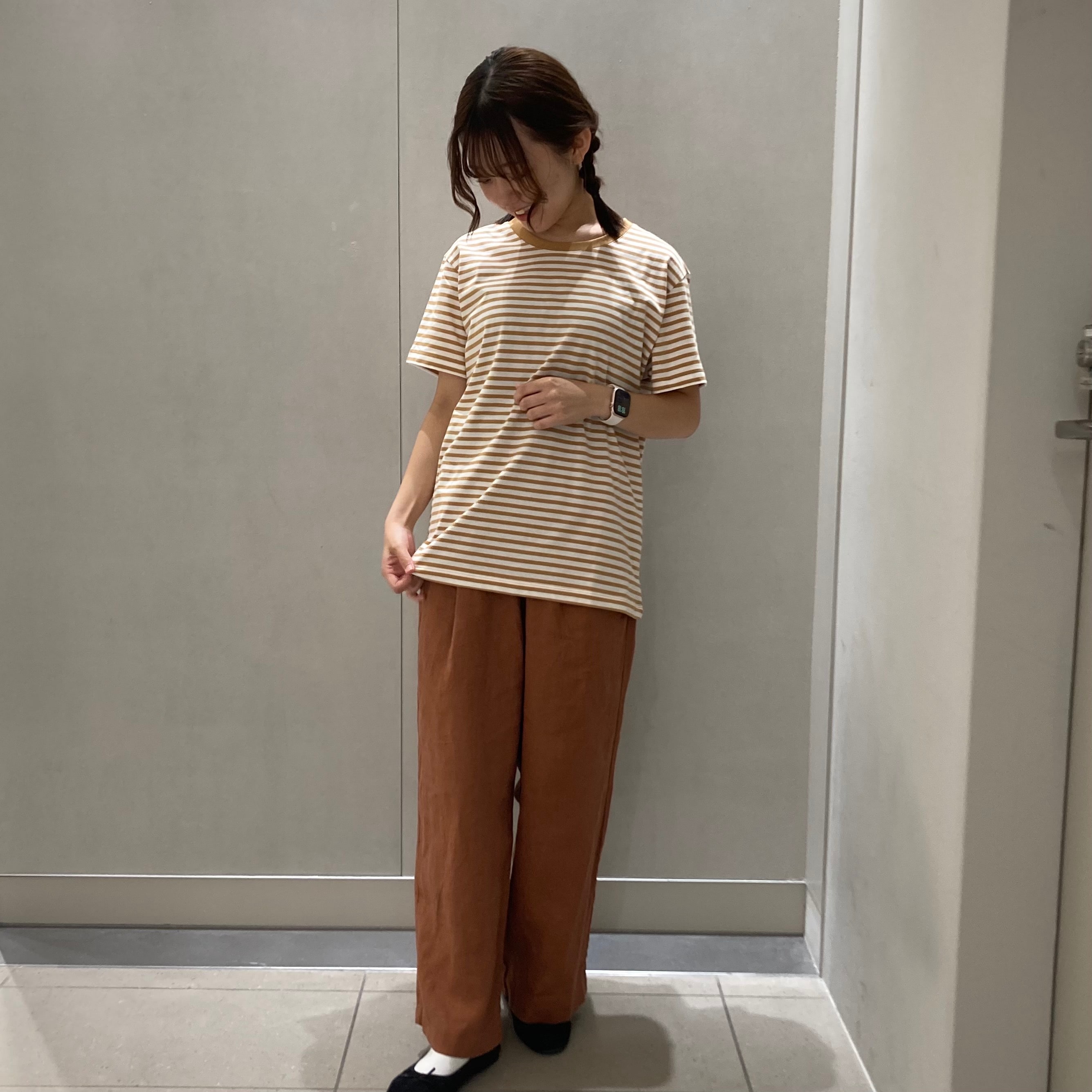 スタッフが服を着ている