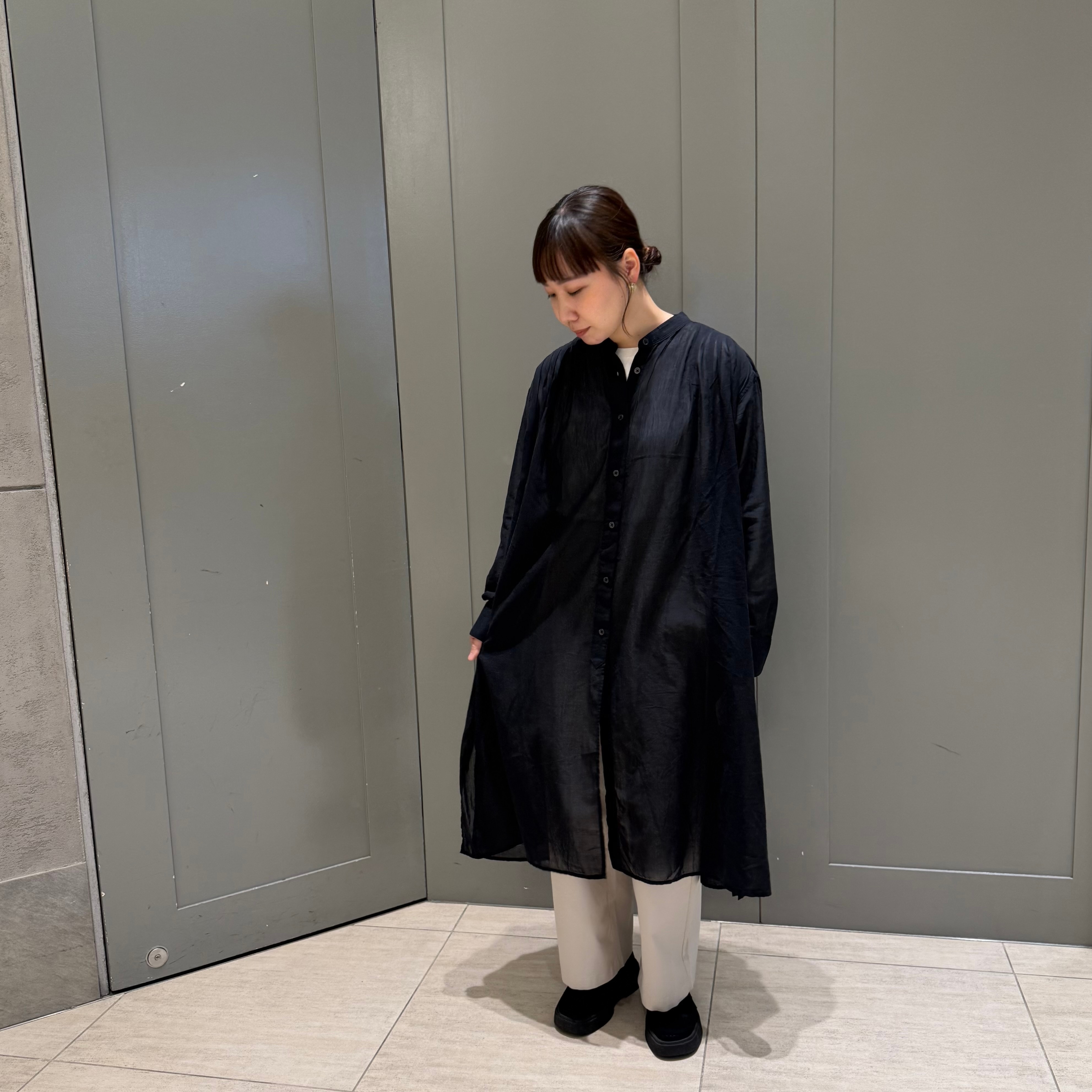 婦人 強燃シアー長袖シャツワンピース黒 全身