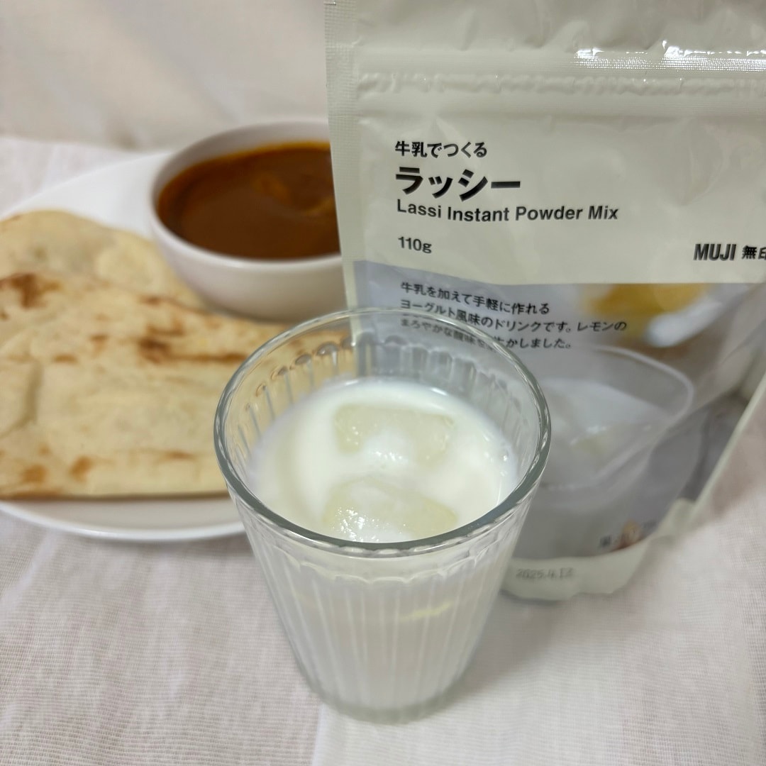 ラッシー、カレー、ナン