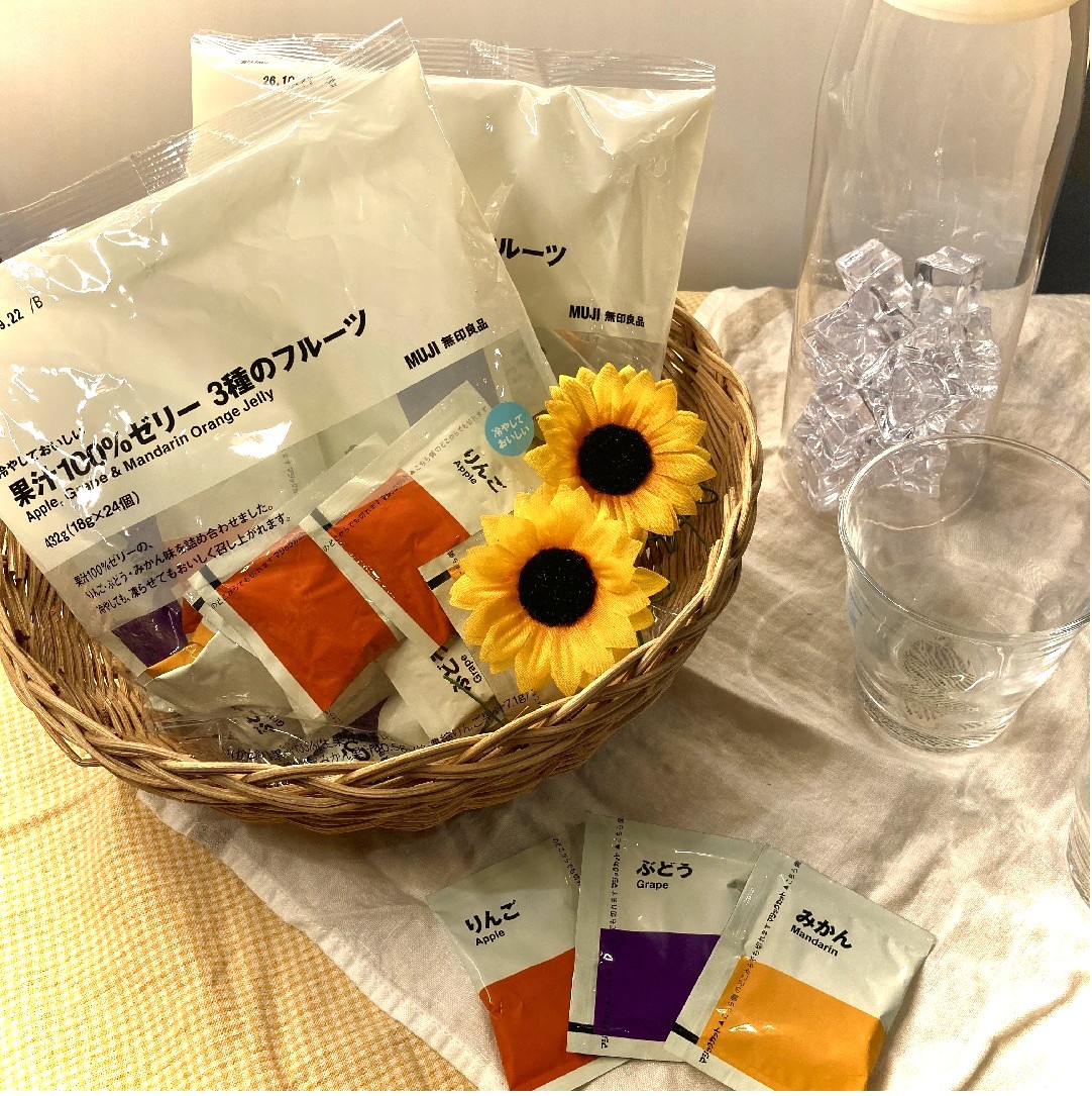 冷やしておいしい　果汁１００％ゼリー　3種のフルーツの写真