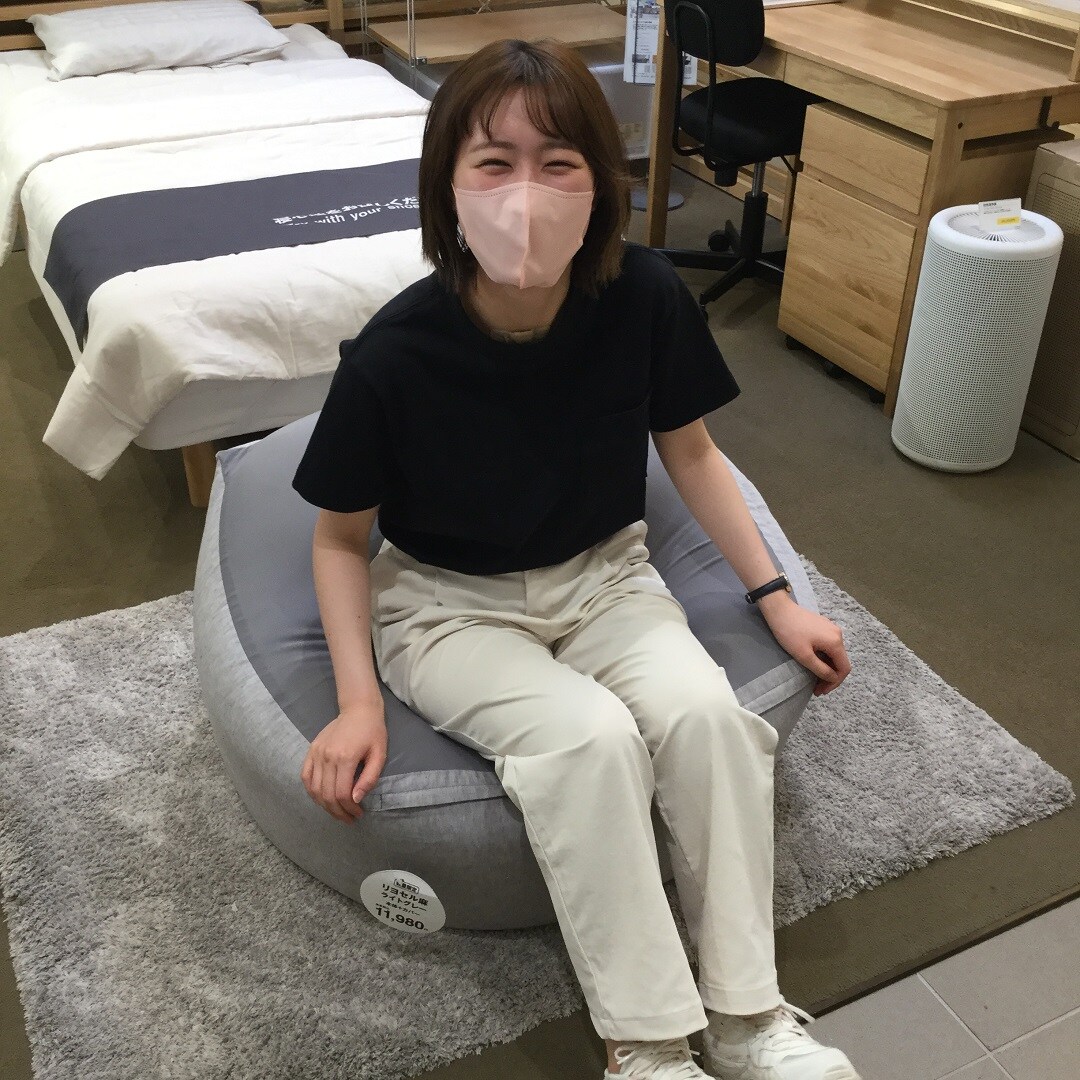 【イオンモール佐野新都市】体にフィットするソファ