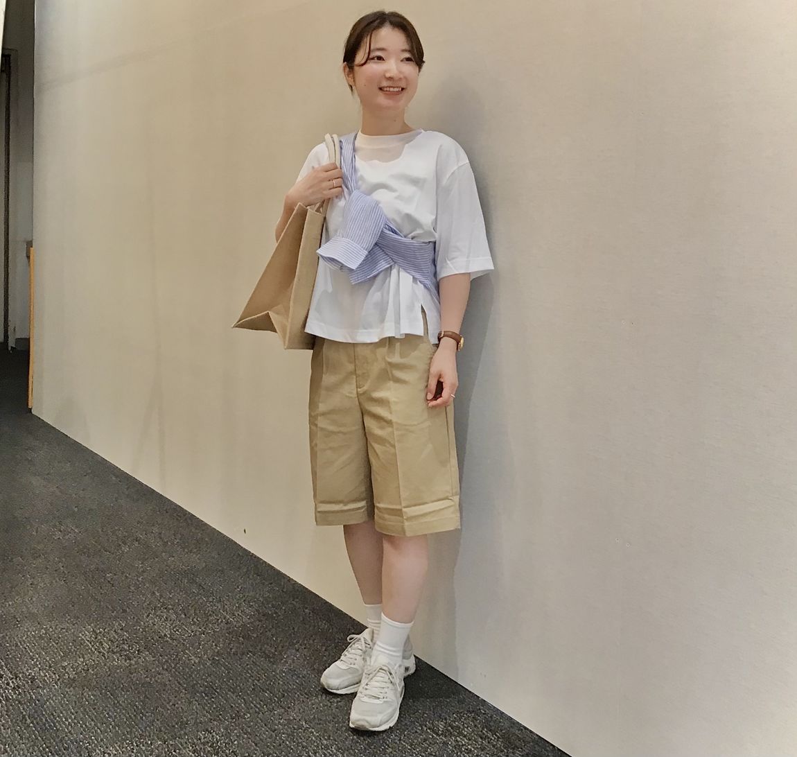 涼感ワイドTシャツを着ているスタッフ