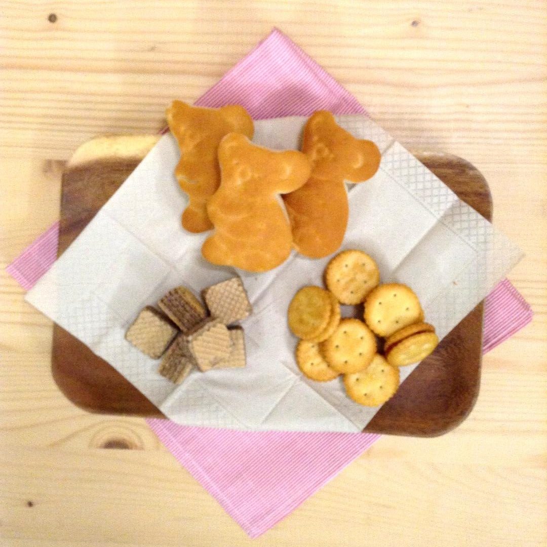 キービジュアル画像：定番のお菓子｜スタッフのおすすめ