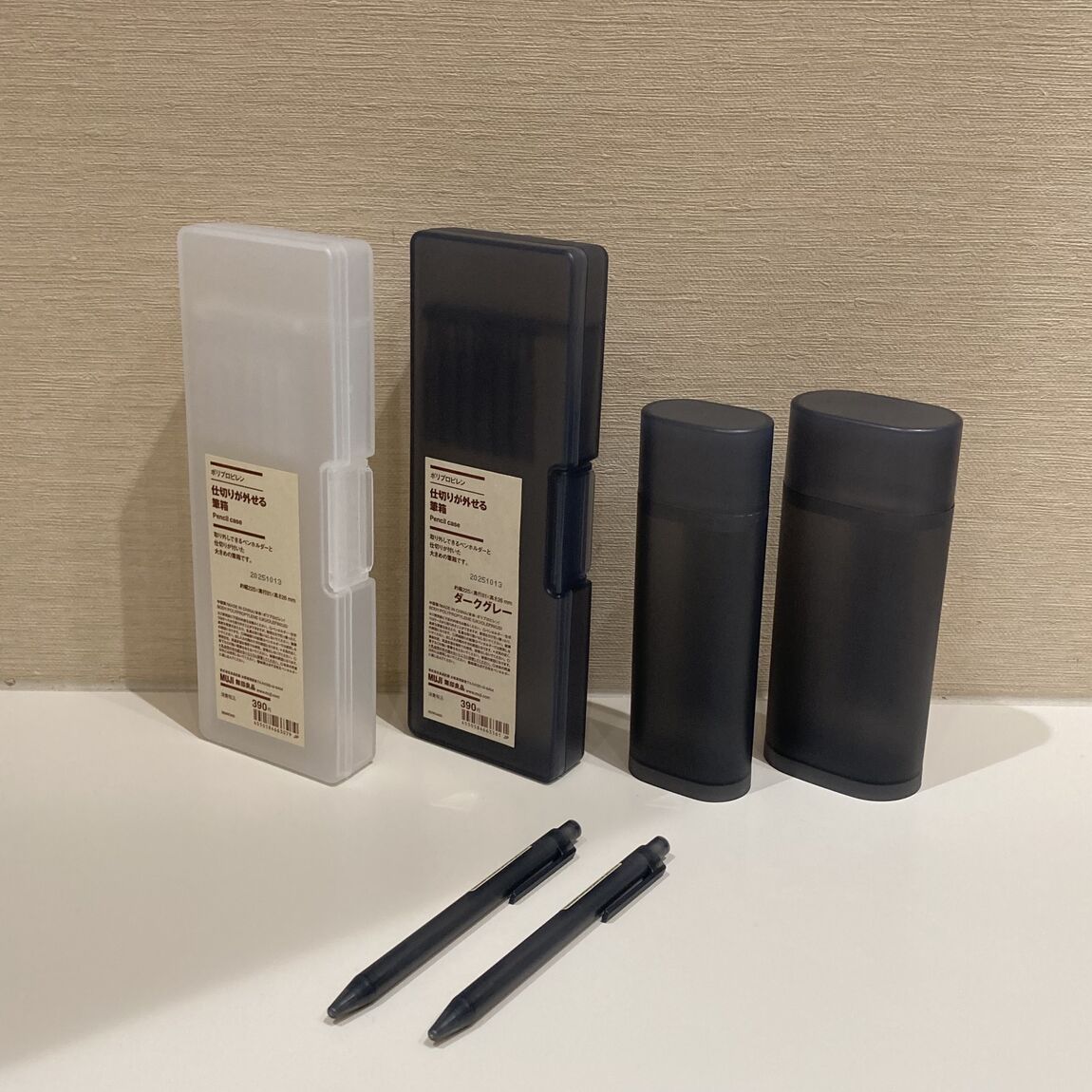 【イオンモール姫路大津】ポリプロピレン メガネも入るペンケース スタンド式 ポリカーボネート　ペン先をしまえるシャープペン ポリプロピレン 仕切りが外せる筆箱