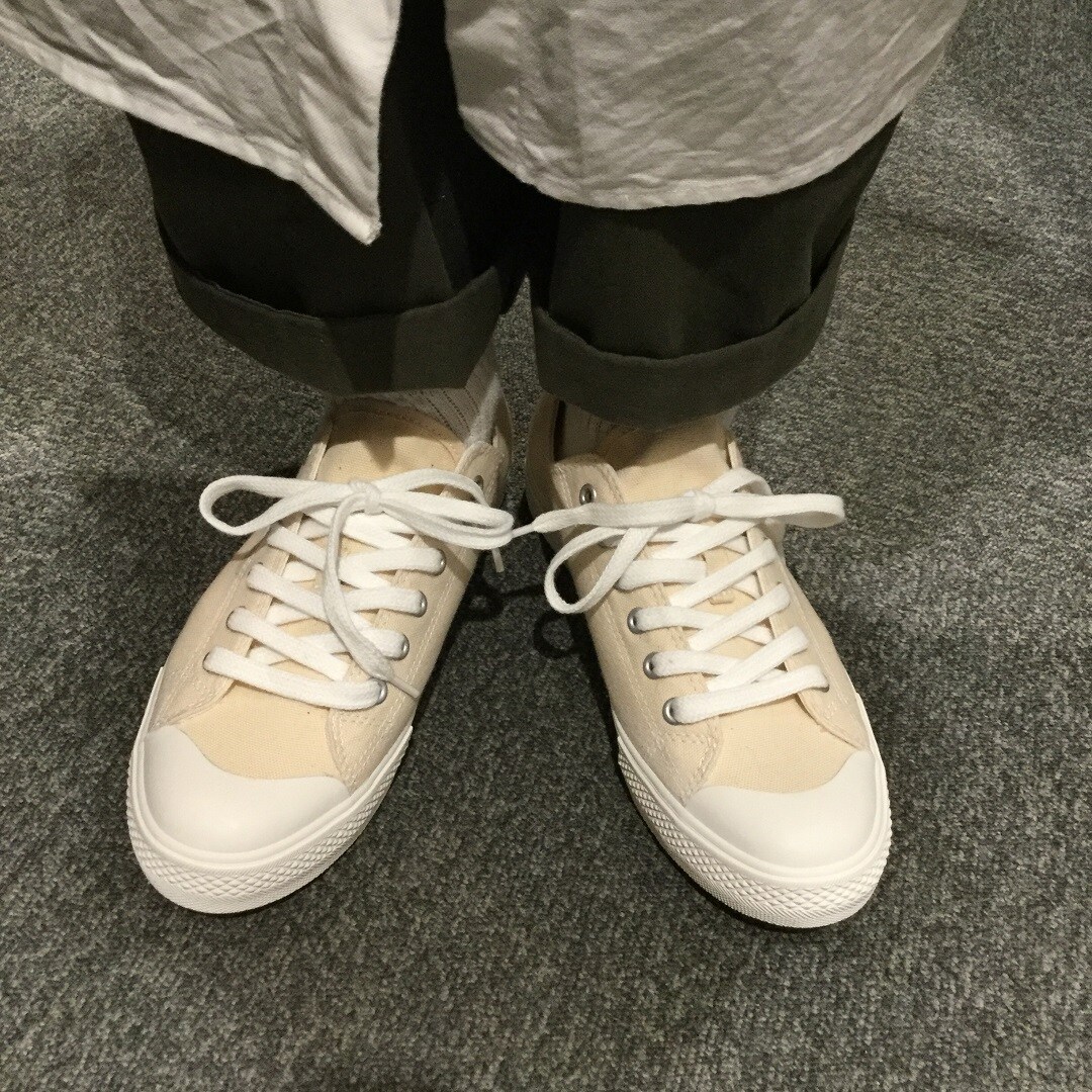 スニーカー