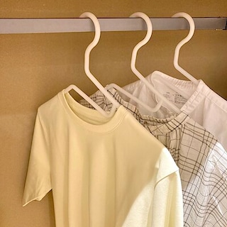 【ベイドリーム清水】もう首元を伸ばさない！お気に入りの服が長持ちするハンガー
