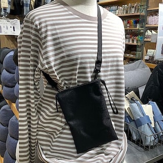 【MUJI to GO 成田国際空港第1ターミナル】外出のちょっとした荷物に便利なミニサコッシュ