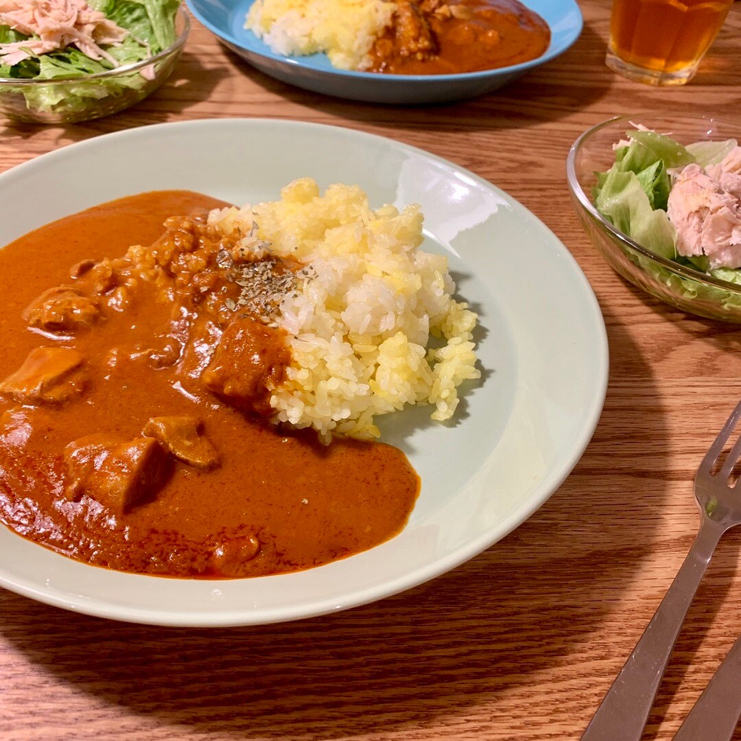 キービジュアル画像：バターチキンカレー記念日。