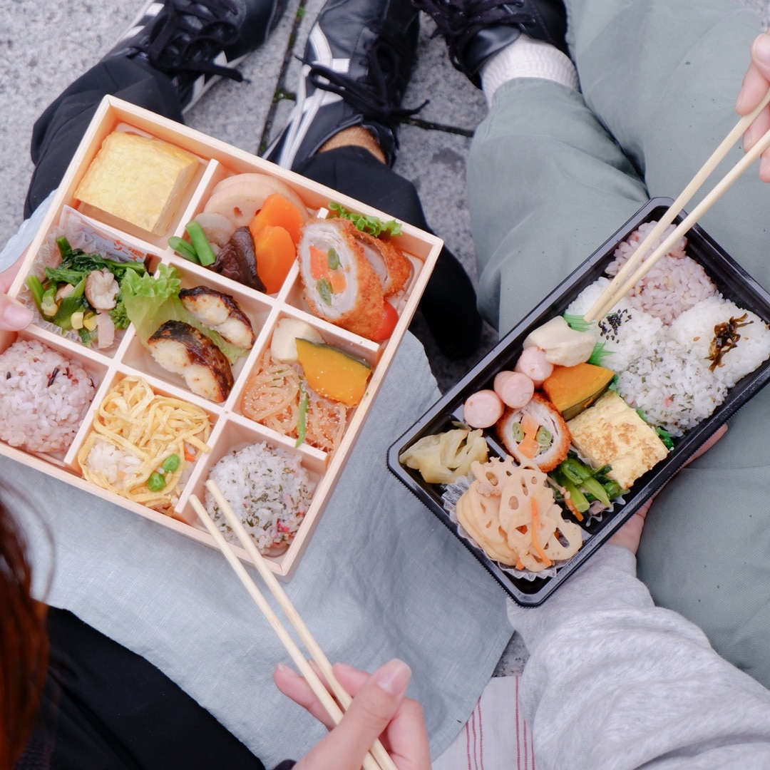 【京都山科】膝のうえにも花満開｜お惣菜屋 咲菜