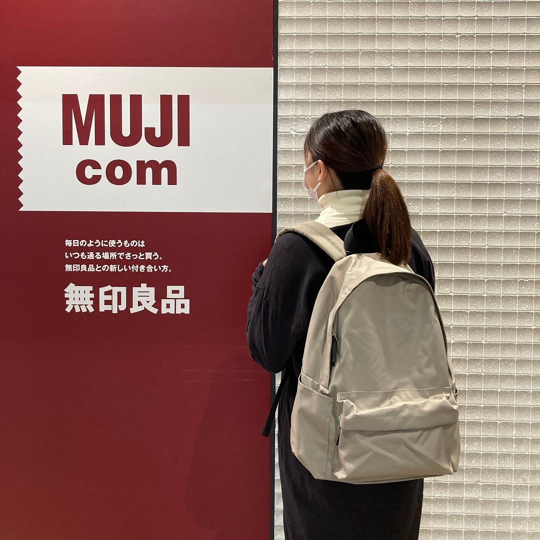 リュック　背負っている様子