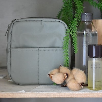 【セブンパークアリオ柏】ポケットがたくさんで使いやすい！ナイロンメイクポーチ