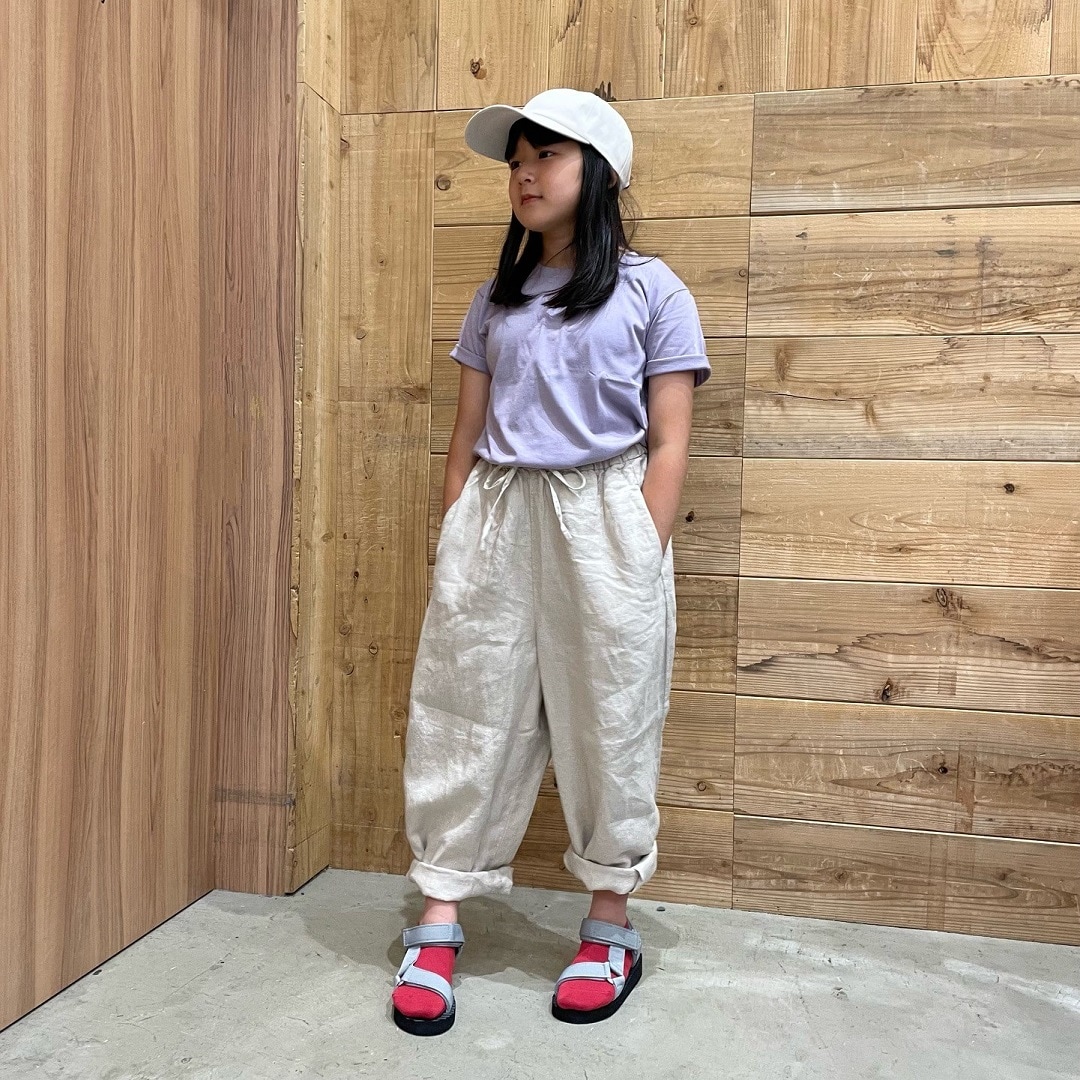 こどもTシャツ　大人ボトム　全身