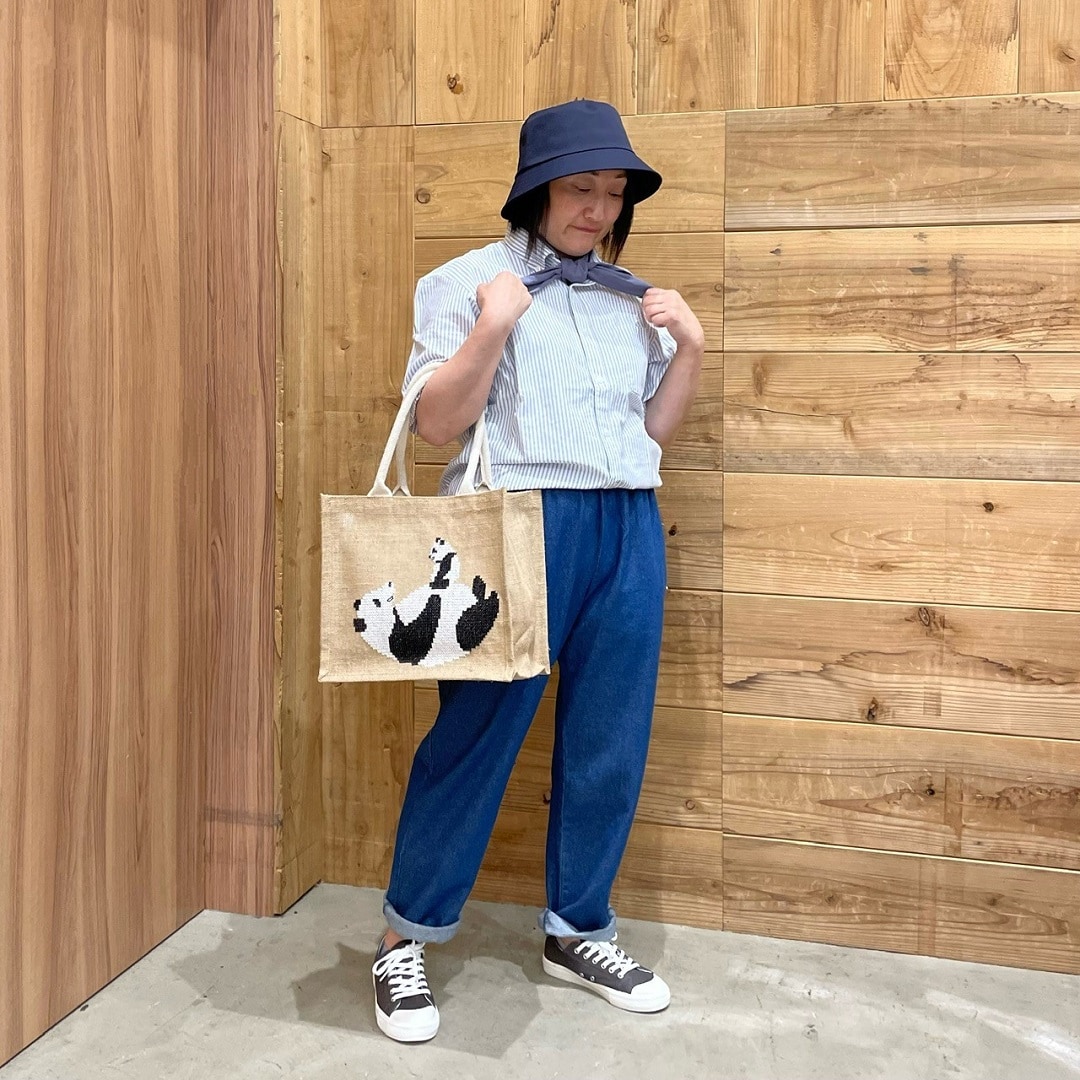 OXシャツとデニムイージーパンツ　全身