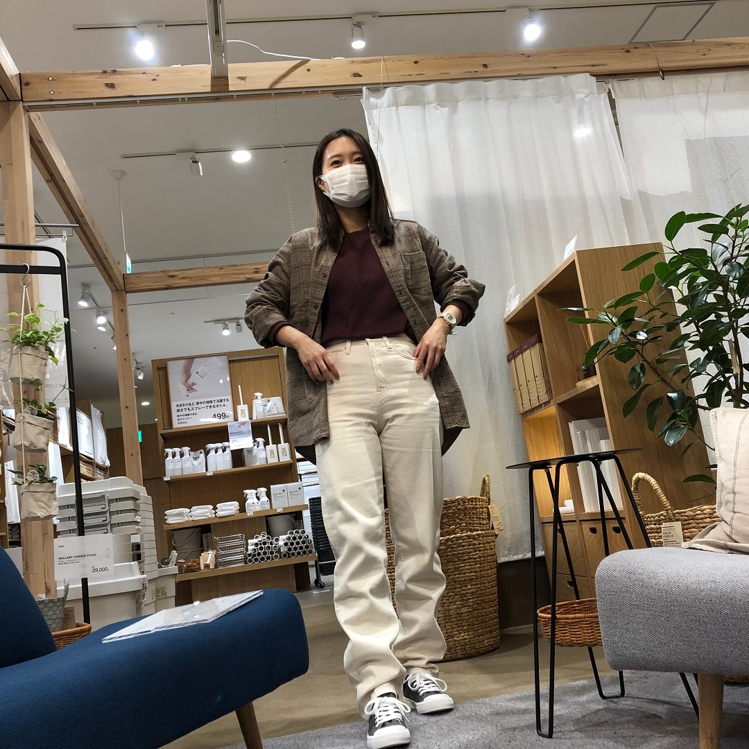デニムパンツ秋コーデ