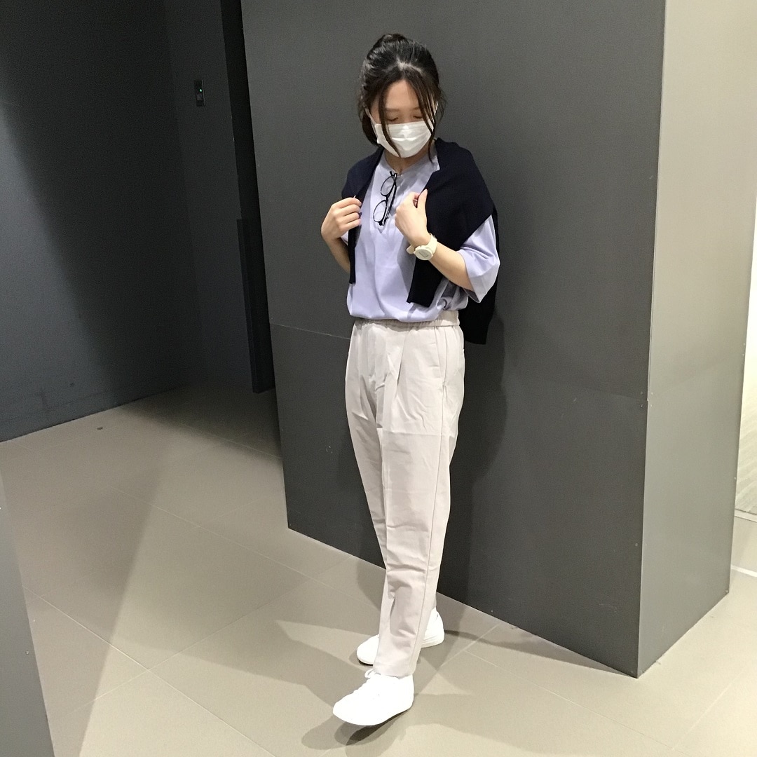涼感ワイド半袖Tシャツと風を通すテーパードパンツ