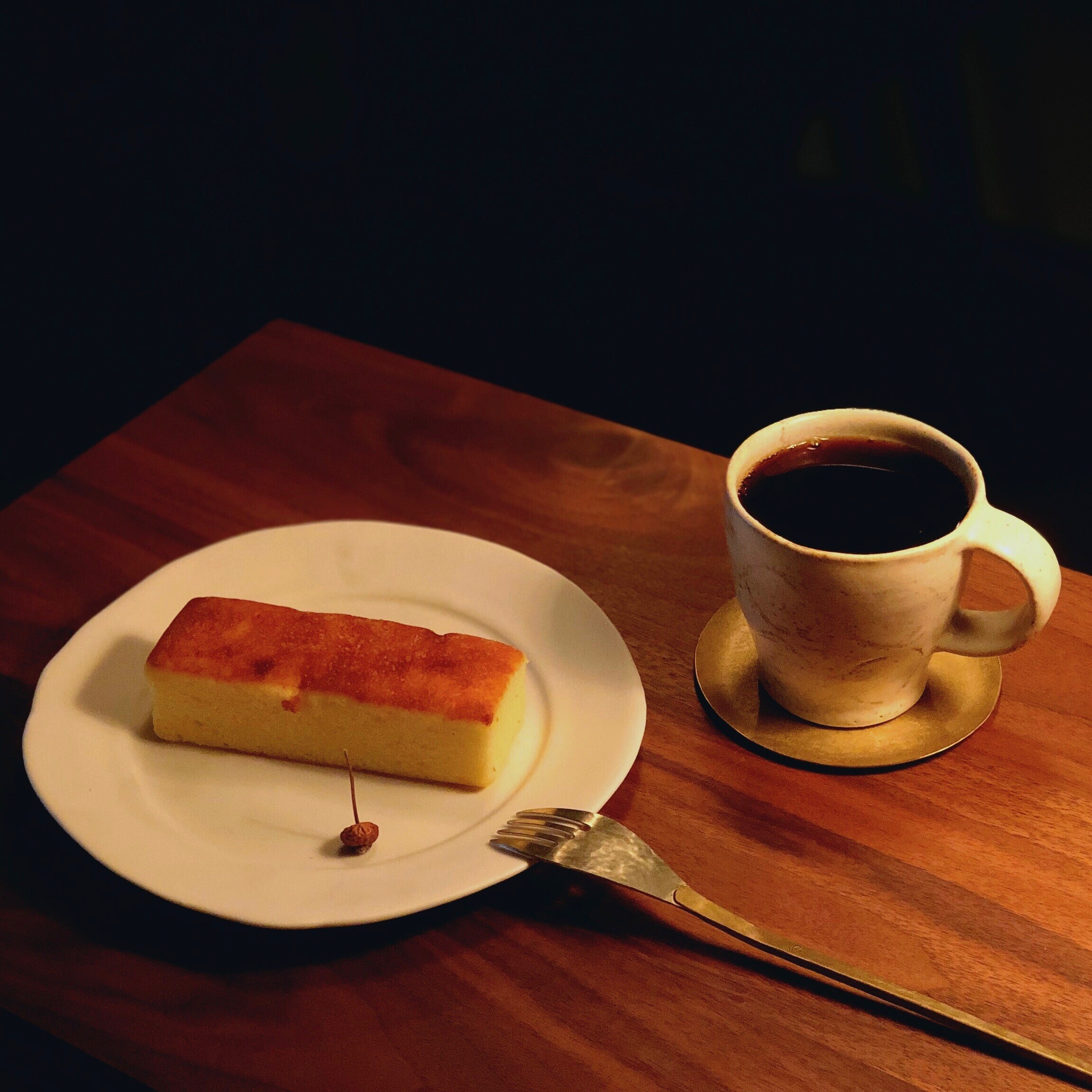 キービジュアル画像：今日のコーヒーのお供「不揃い　チーズケーキ」