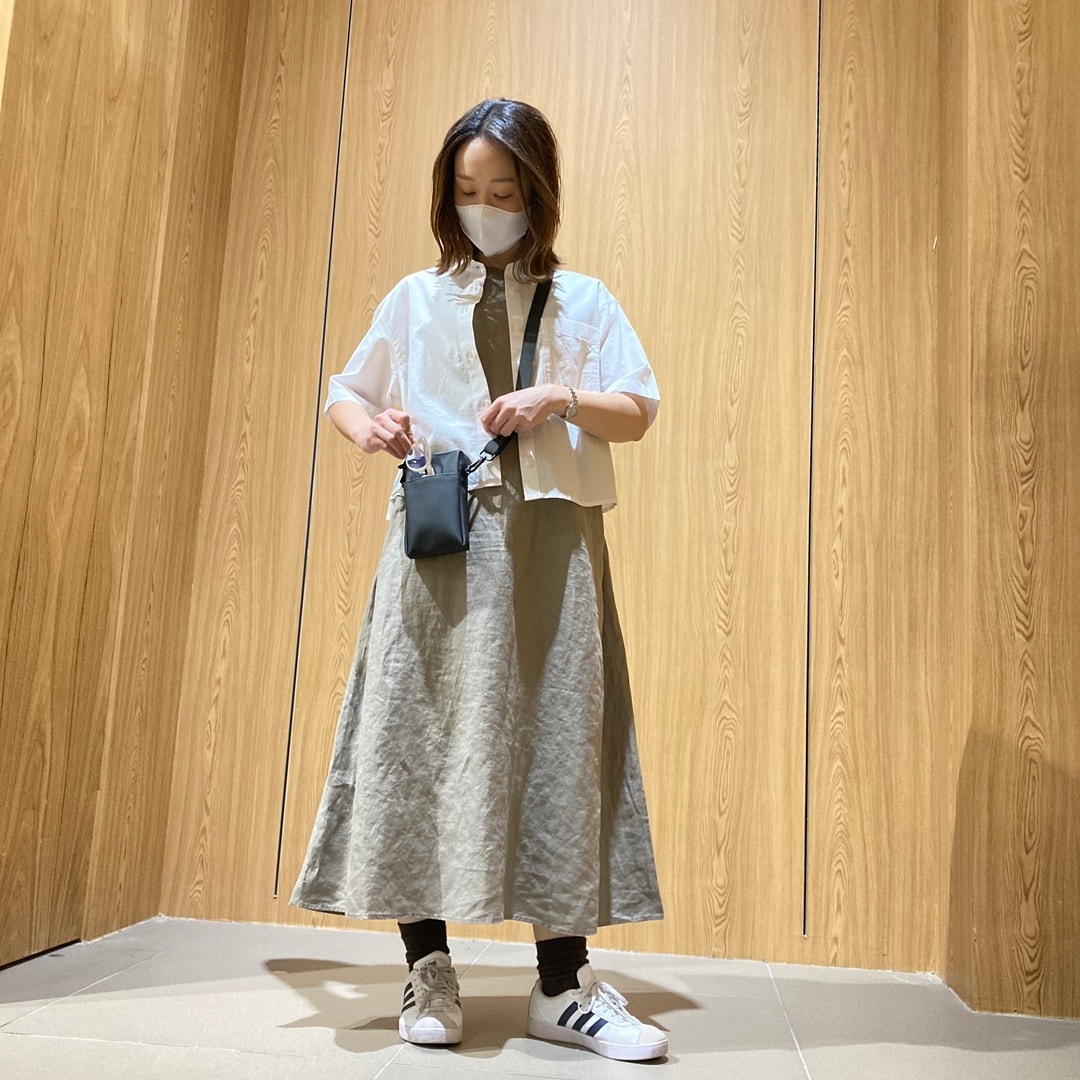 リネンスリーブレスワンピースコーデ