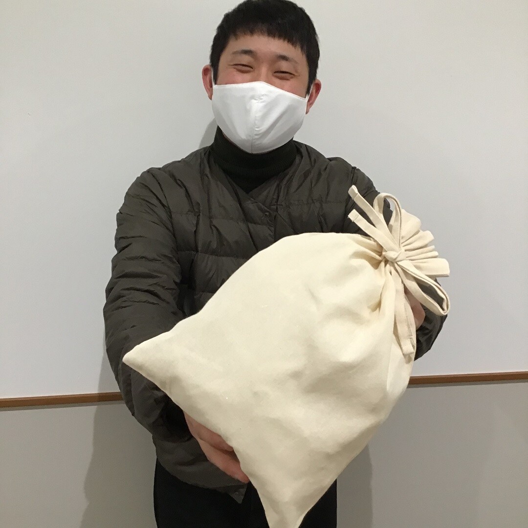 【ザ・モール仙台長町】セーターを着た男性