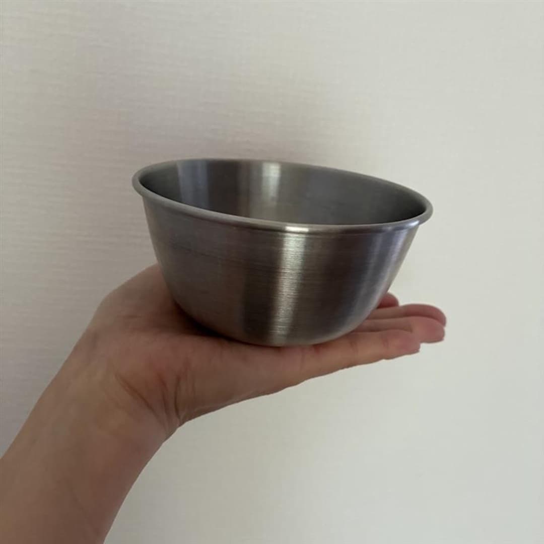 【アピタ島田】ステンレスボールXXSを手に乗せている