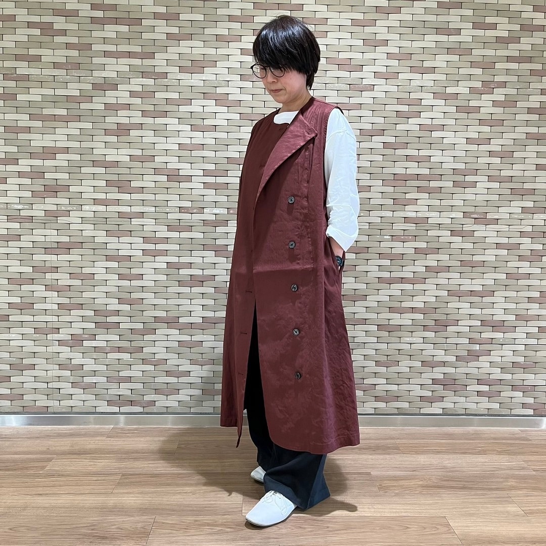 【アピタ島田】157cm　ジレワンピースコーデ　左向き
