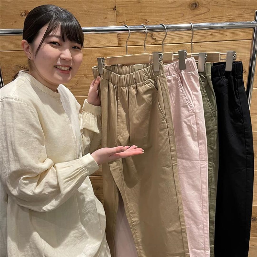 婦人コットンテーパードパンツコーデ