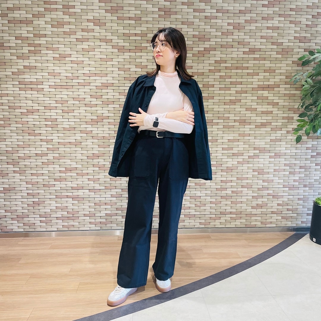 婦人シアーシャツコーデ