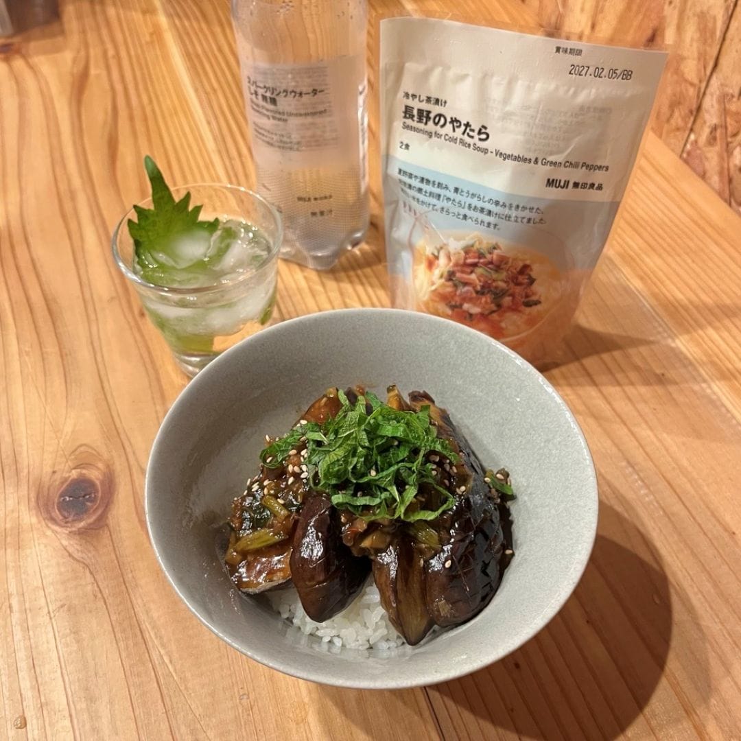やたらダレの焼きなす丼としそ香る爽やかドリンク