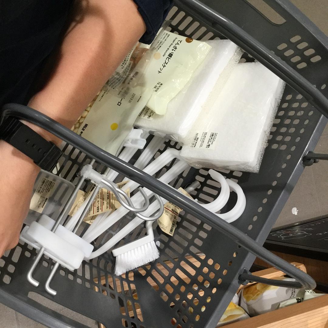キービジュアル画像：スタッフの買物を覗いてみました