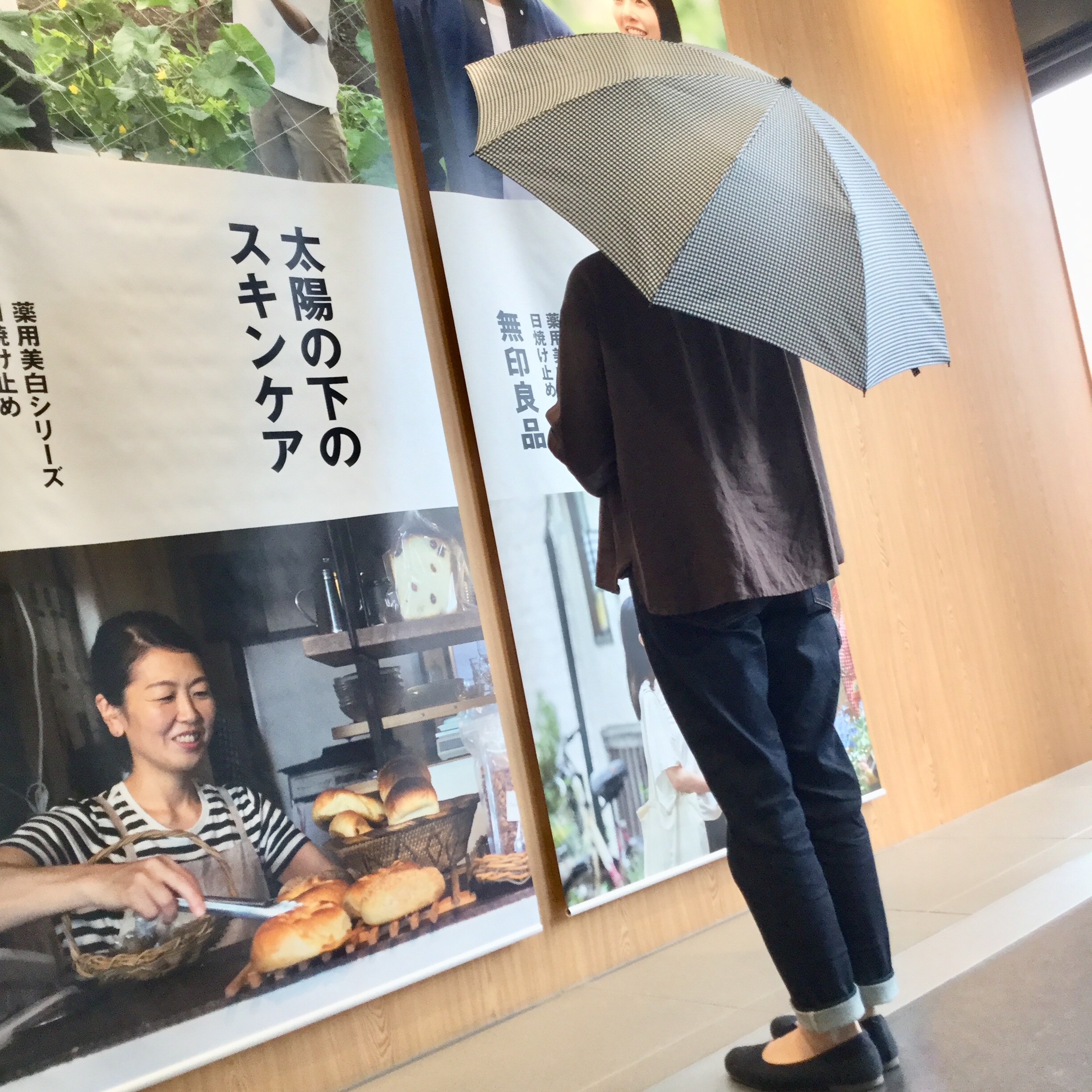 キービジュアル画像：備えあれば憂いなし。2通りにたためる傘で打倒ゲリラ豪雨｜スタッフのおすすめ