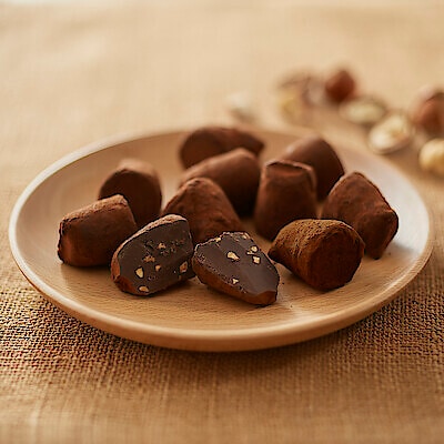 【イオンモール旭川西】　11月15日(土)、16日(日)14時頃～　『カカオトリュフ　塩キャラメル、オレンジピール』と『冬ブレンド　ドリップ』の試食会を開催いたします。