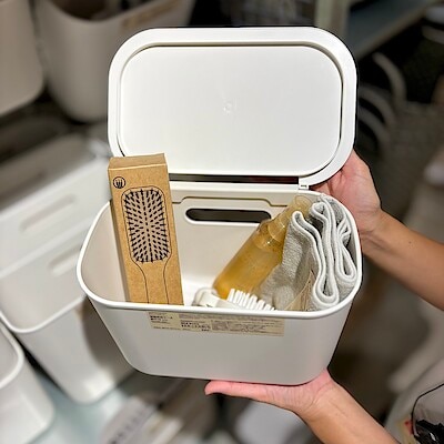 【リヴィンオズ大泉】吊るしても使える　薄型収納ケース