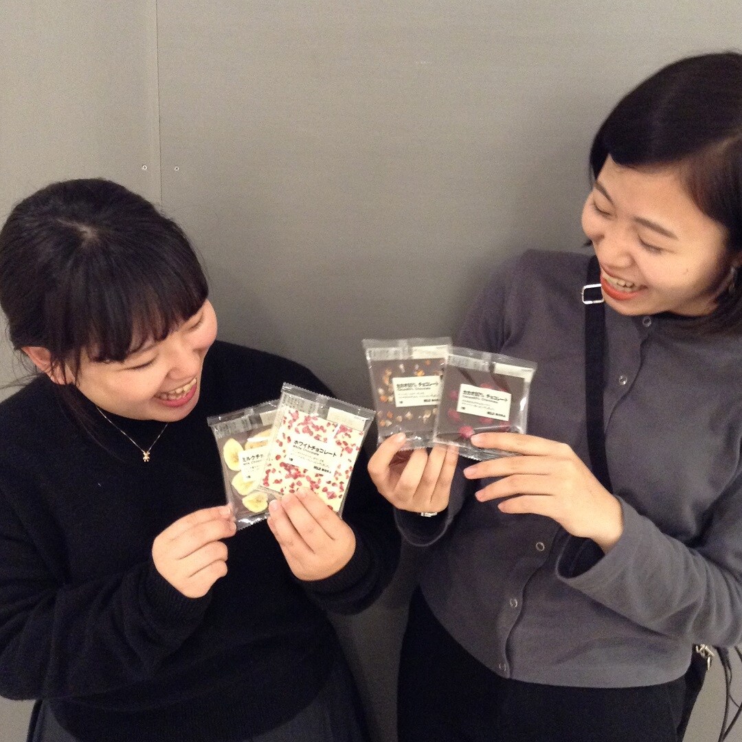 キービジュアル画像：しかくい形のお菓子です—チョコレート編—