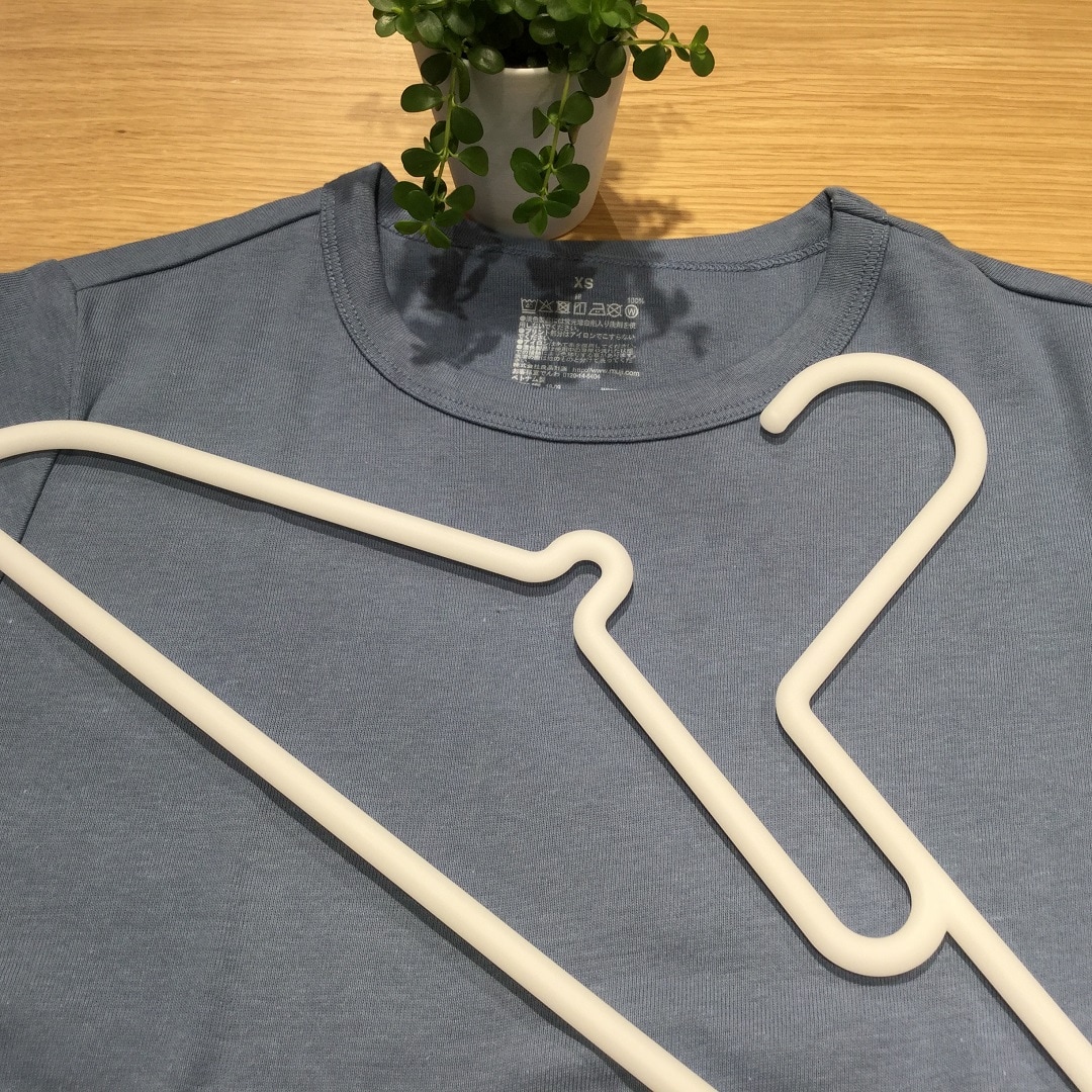 キービジュアル画像：Tシャツと洗濯ハンガー｜スタッフのおすすめ